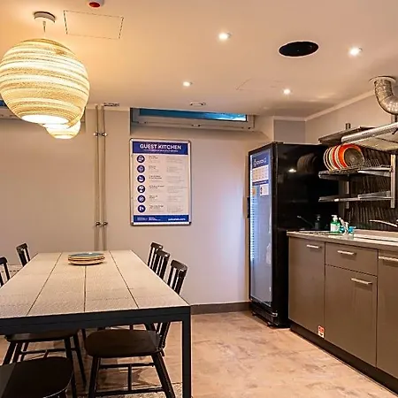 מלון A&o Wola 2*